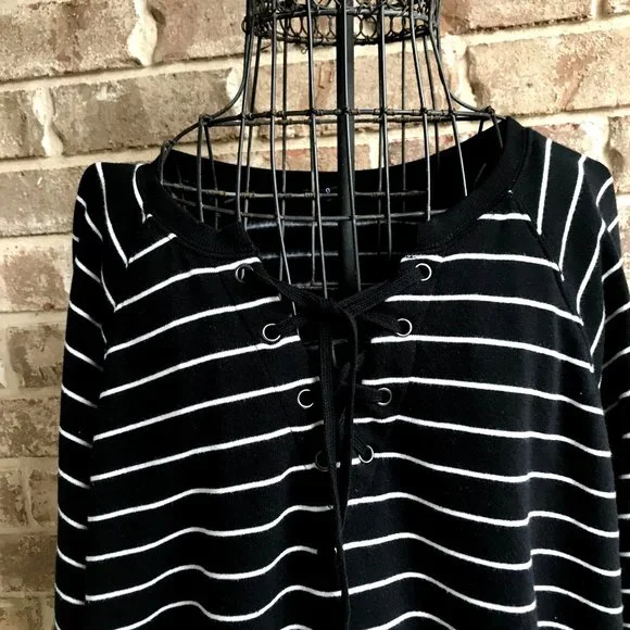 Torrid Black Stripe Lace-Up Fleece Sweatshirt Torrid 0 Size 10-12 Raglan Sleeves - Picture 2 of 12
